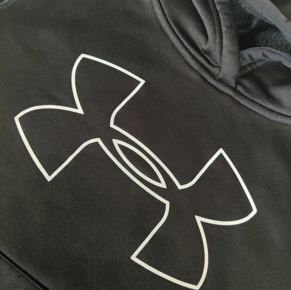 Boys size 4 underarmour hoodie